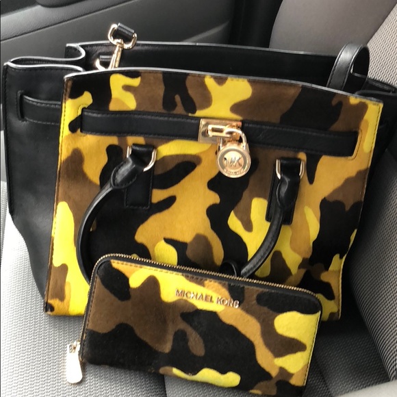 Michael Kors Handbags - Don’t buy!!! Trade